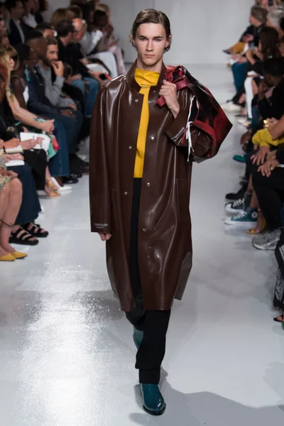 Look 60
